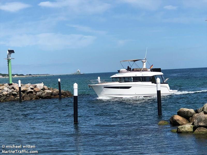 triton (Pleasure craft) - IMO , MMSI 211404930, Call Sign DF6132 under the flag of Germany