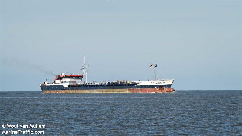 laura h (Chemical/Oil Products Tanker) - IMO 9245299, MMSI 236363000, Call Sign ZDHU3 under the flag of Gibraltar