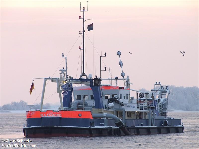 maasmond (Dredger) - IMO 8862129, MMSI 245910000, Call Sign PFQY under the flag of Netherlands