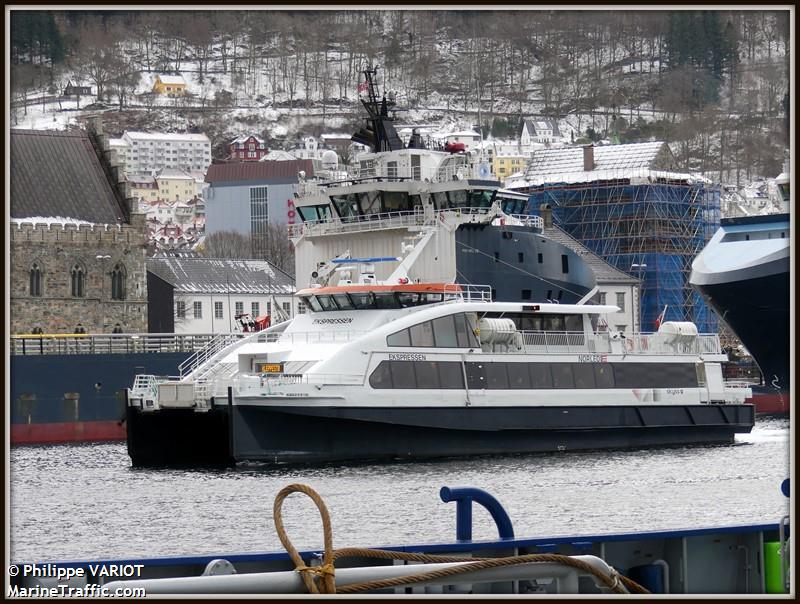 ekspressen (Passenger Ship) - IMO 9481829, MMSI 258416000, Call Sign LCBK under the flag of Norway