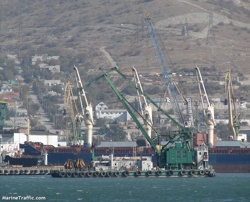 plavkran 4 (Crane Ship) - IMO 8927486, MMSI 273332110 under the flag of Russia