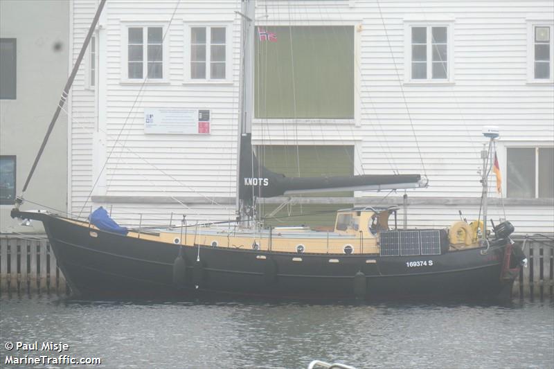 knots (Pleasure craft) - IMO , MMSI 211248990, Call Sign DG3479 under the flag of Germany