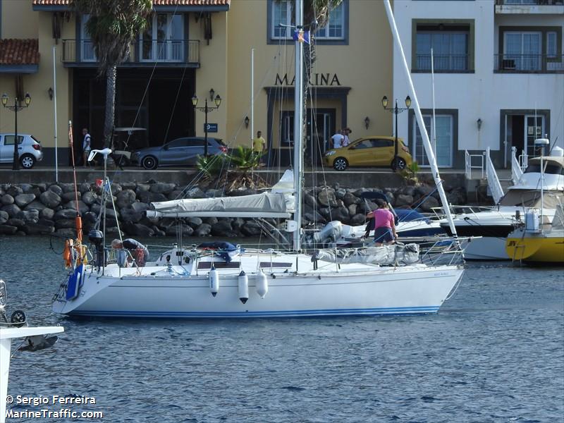 mini world (Sailing vessel) - IMO , MMSI 227345620, Call Sign FW8352 under the flag of France