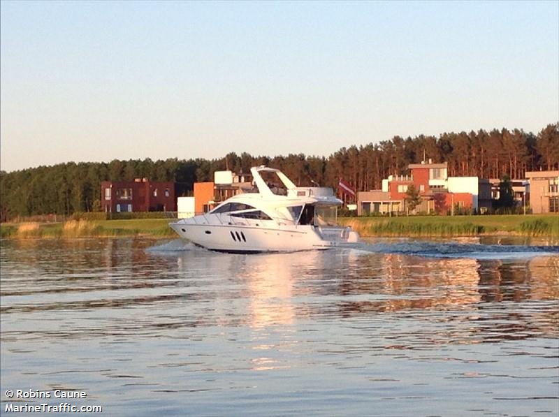 loco ii (Pleasure craft) - IMO , MMSI 275041011, Call Sign YL2582 under the flag of Latvia