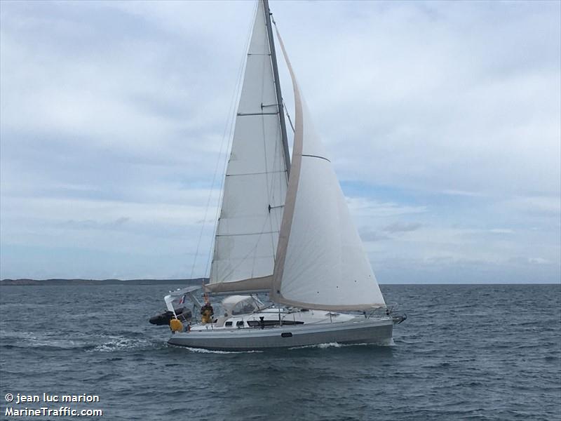 please lovni (Sailing vessel) - IMO , MMSI 227327840, Call Sign FAC6027 under the flag of France