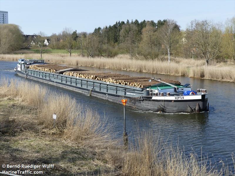 neptun (Cargo ship) - IMO , MMSI 211549490, Call Sign DD5284 under the flag of Germany