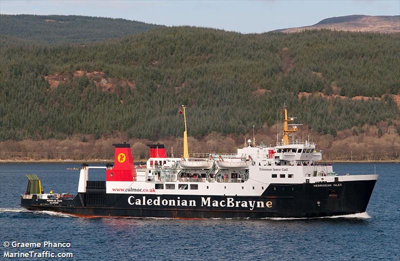 hebridean isles (Passenger/Ro-Ro Cargo Ship) - IMO 8404812, MMSI 232000420, Call Sign GFMJ under the flag of United Kingdom (UK)