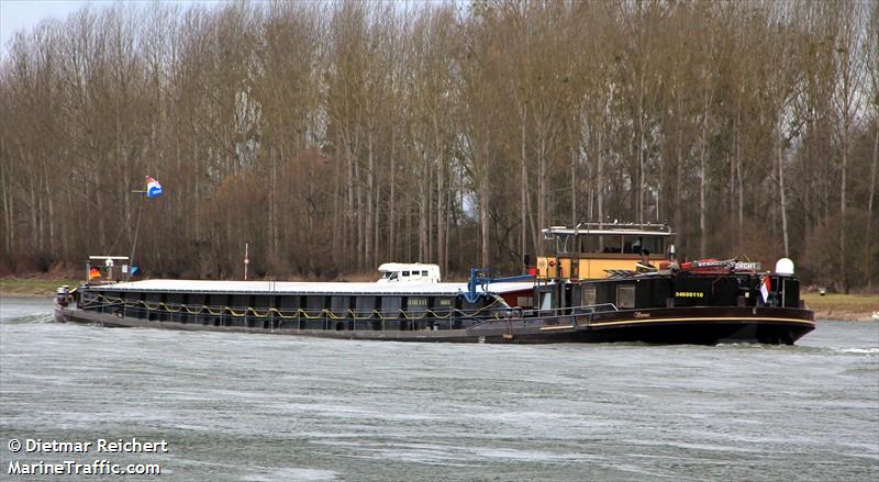 veronia (Cargo ship) - IMO , MMSI 244128562, Call Sign PI5825 under the flag of Netherlands