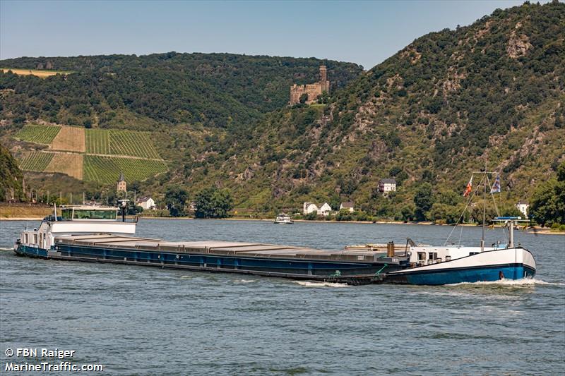 dinero (Cargo ship) - IMO , MMSI 244670094, Call Sign PI4330 under the flag of Netherlands