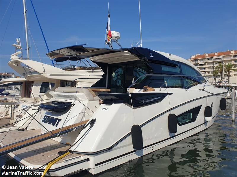 summit (Pleasure craft) - IMO , MMSI 228064530, Call Sign FAH8874 under the flag of France