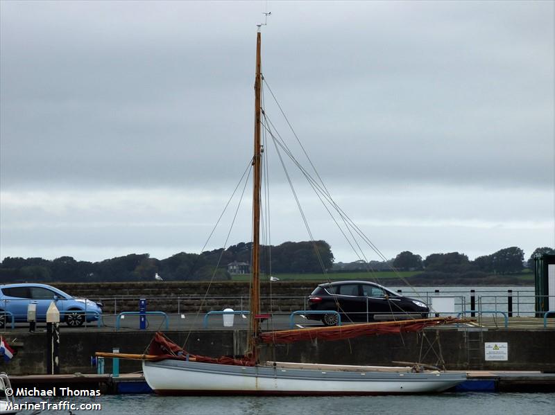 hearts of oak (Fishing vessel) - IMO , MMSI 235081022 under the flag of United Kingdom (UK)