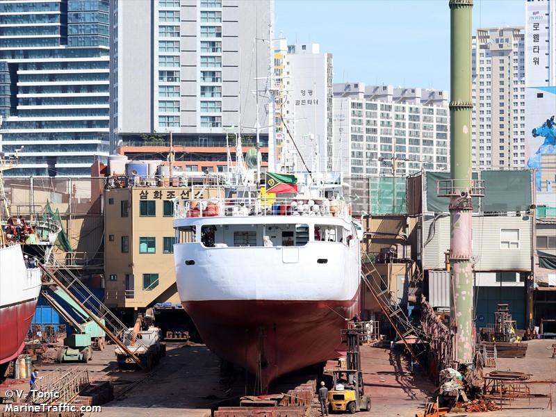tuna star (Fishing vessel) - IMO , MMSI 577322000, Call Sign YJUR2 under the flag of Vanuatu