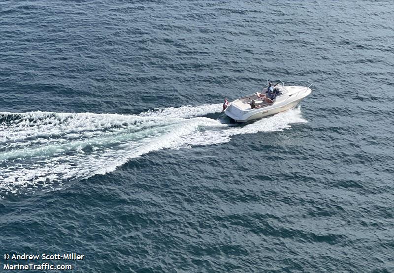 team luna (Pleasure craft) - IMO , MMSI 219026218, Call Sign XPH4949 under the flag of Denmark