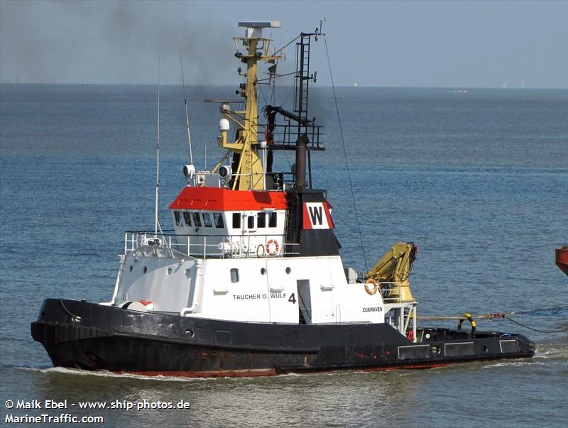 adriatik (Tug) - IMO 7800564, MMSI 201100147, Call Sign ZAD P6 under the flag of Albania