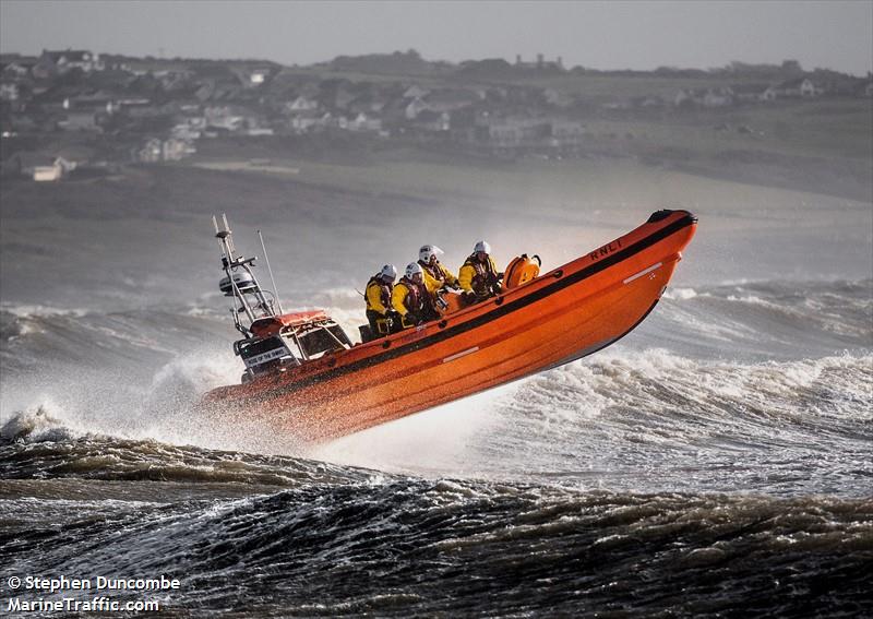 rnli lifeboat b-832 (SAR) - IMO , MMSI 235091471, Call Sign 2CWF2 under the flag of United Kingdom (UK)