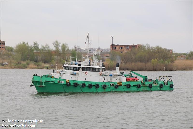 surveyor (Offshore Support Vessel) - IMO 8416956, MMSI 273366880, Call Sign UFZK under the flag of Russia