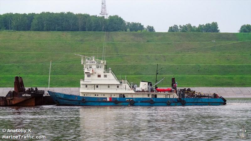 ot-2065 (Tug) - IMO 9022477, MMSI 273313730, Call Sign UDZV under the flag of Russia