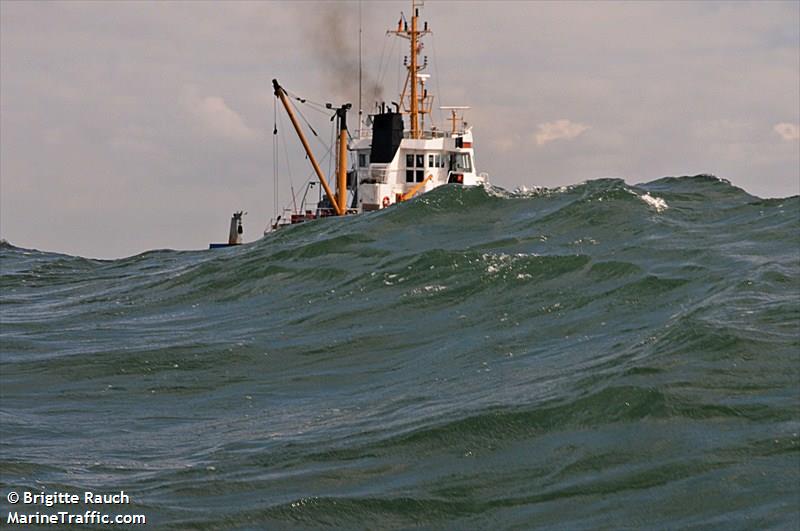 uthoern (Fishing Support Vessel) - IMO 8100648, MMSI 211216410, Call Sign DBCH under the flag of Germany