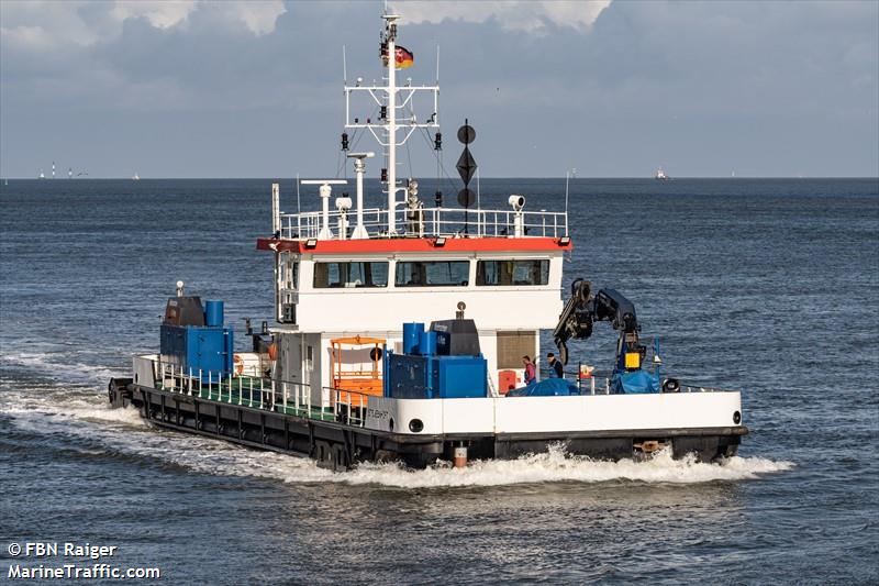 steubenhoeft (Dredging or UW ops) - IMO , MMSI 211448440, Call Sign DB2931 under the flag of Germany