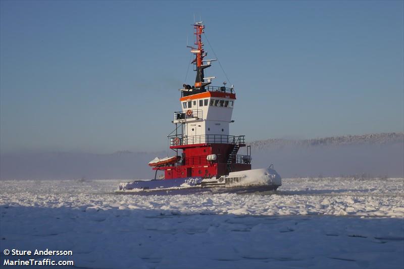 tofte (Pusher Tug) - IMO 8026361, MMSI 265731560, Call Sign SBTI under the flag of Sweden