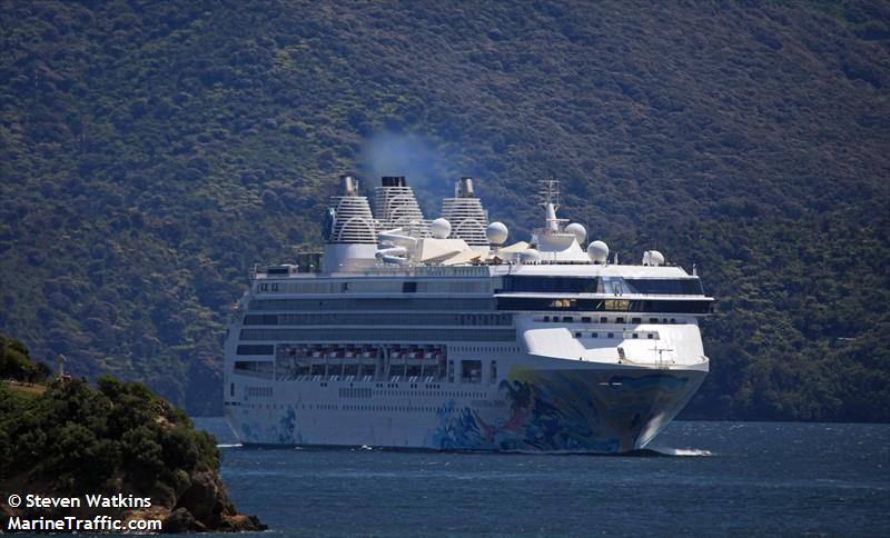 explorer dream (Passenger (Cruise) Ship) - IMO 9141077, MMSI 311000165, Call Sign C6AV6 under the flag of Bahamas