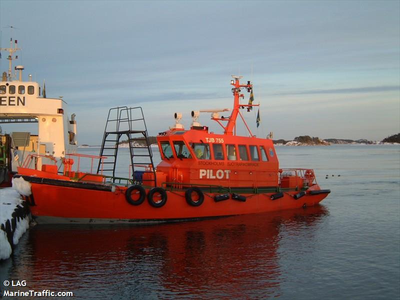 pilot 755 se (SAR) - IMO , MMSI 265513420, Call Sign SIKN under the flag of Sweden