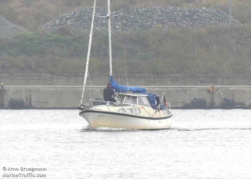 julia (Sailing vessel) - IMO , MMSI 211688470, Call Sign DJ7643 under the flag of Germany