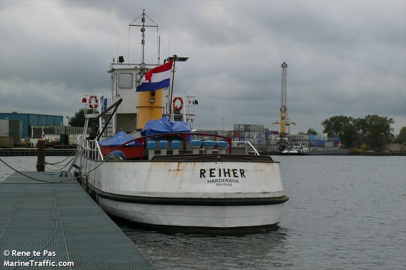 trc (-) - IMO , MMSI 222111333, Call Sign EEEE