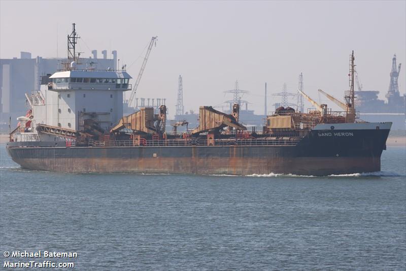 sand heron (Hopper Dredger) - IMO 8900701, MMSI 375569000, Call Sign J8B6223 under the flag of St Vincent & Grenadines