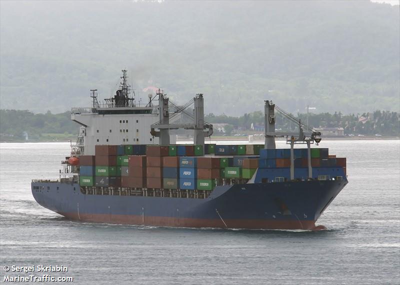 chief (Container Ship) - IMO 9228538, MMSI 376846000, Call Sign J8B6221 under the flag of St Vincent & Grenadines