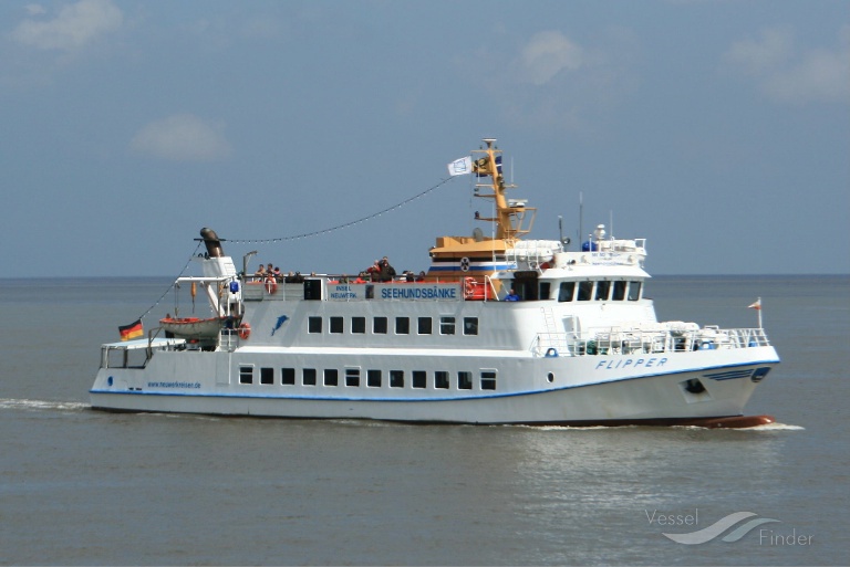 flipper (Passenger Ship) - IMO 7641190, MMSI 211208420, Call Sign DCVT under the flag of Germany