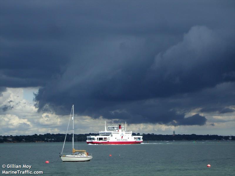 red falcon (Passenger/Ro-Ro Cargo Ship) - IMO 9064047, MMSI 235014365, Call Sign MSJF3 under the flag of United Kingdom (UK)