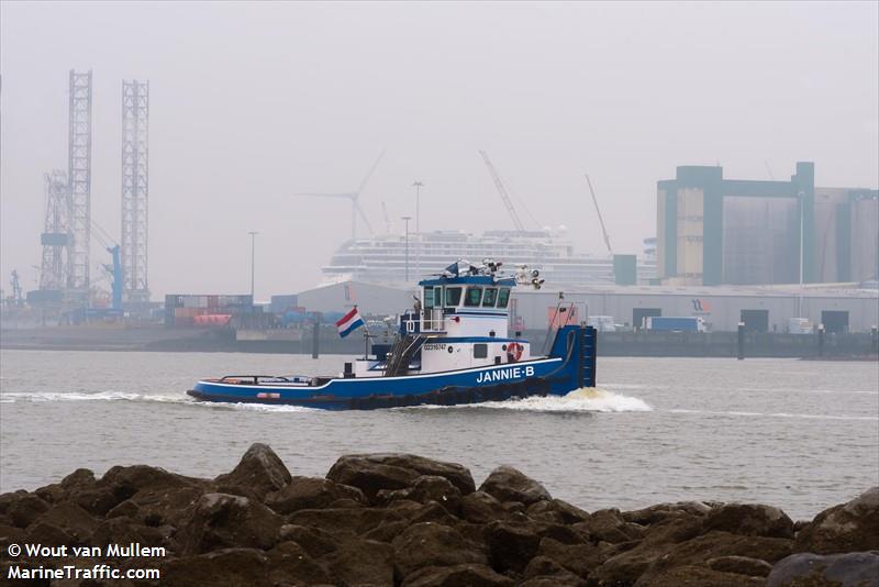 dieni (Tug) - IMO , MMSI 244700863, Call Sign PI9711 under the flag of Netherlands
