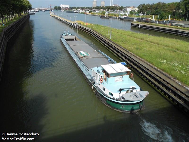 baracas (Cargo ship) - IMO , MMSI 244710026, Call Sign PE4637 under the flag of Netherlands
