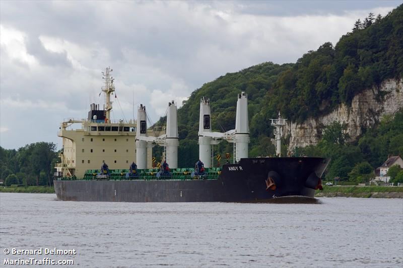 angy r (Bulk Carrier) - IMO 9530955, MMSI 311053100, Call Sign C6ZD5 under the flag of Bahamas