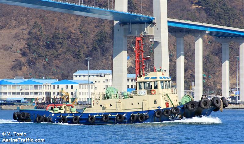 103 shin heung (Tug) - IMO 8629802, MMSI 440127990, Call Sign D9RT under the flag of Korea