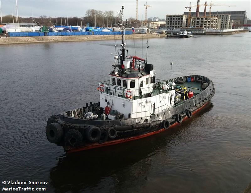 grifon-3 (Tug) - IMO 8228012, MMSI 273317850, Call Sign UCET under the flag of Russia