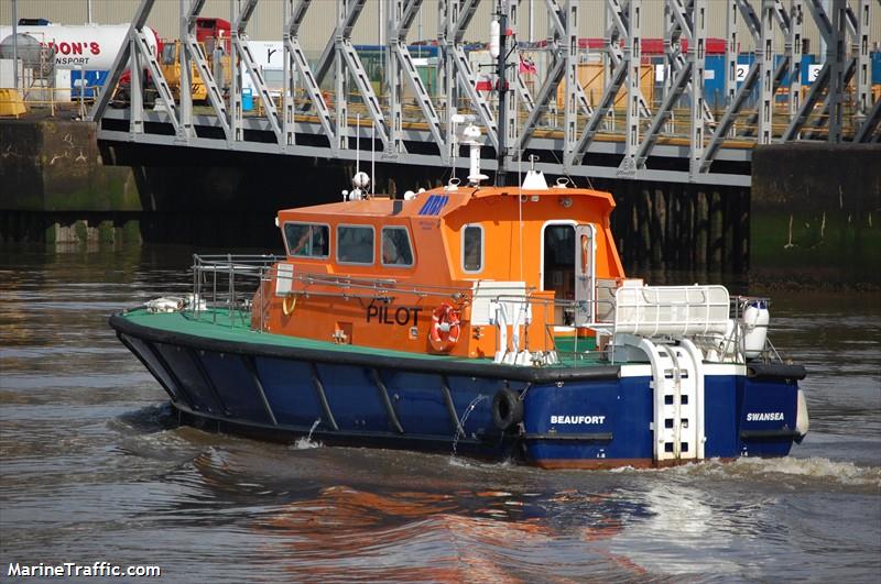 beaufort (Pilot) - IMO , MMSI 235002453, Call Sign ZNMR2 under the flag of United Kingdom (UK)