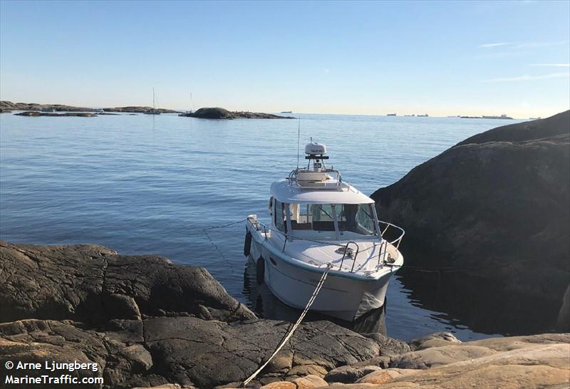 lutra (Pleasure craft) - IMO , MMSI 265024900, Call Sign SG2589 under the flag of Sweden
