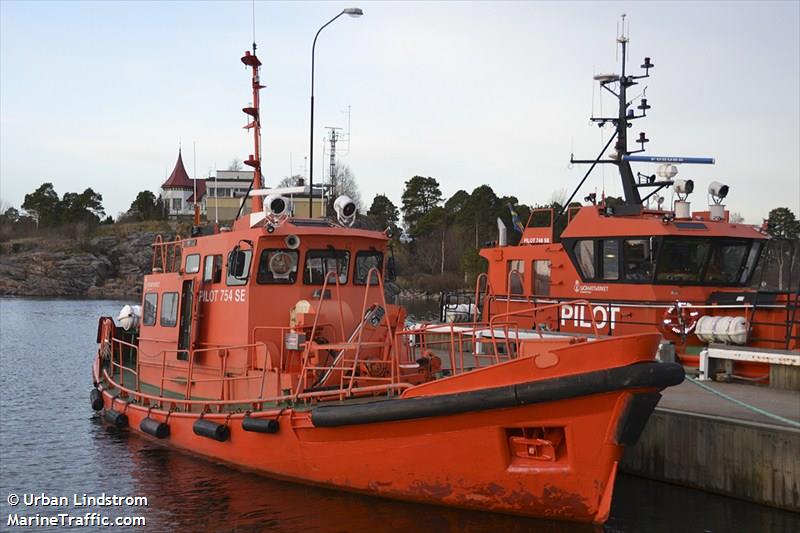 pilot 754 se (Pilot) - IMO , MMSI 265514730, Call Sign SGVY under the flag of Sweden