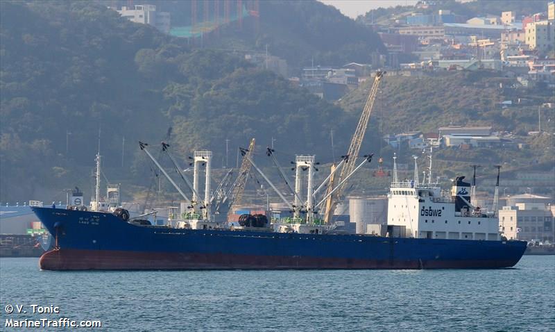 lake win (Refrigerated Cargo Ship) - IMO 9020780, MMSI 441720000, Call Sign DSQW2 under the flag of Korea