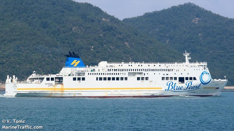 bluepearl (Passenger/Ro-Ro Cargo Ship) - IMO 9258404, MMSI 440005590, Call Sign 221022 under the flag of Korea