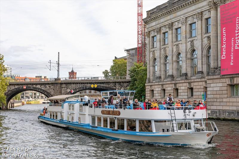 ernst reuter (Passenger ship) - IMO , MMSI 211519460, Call Sign DC4625 under the flag of Germany