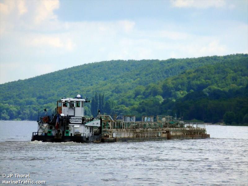 dauphin (Cargo ship) - IMO , MMSI 226003390, Call Sign FM6717 under the flag of France