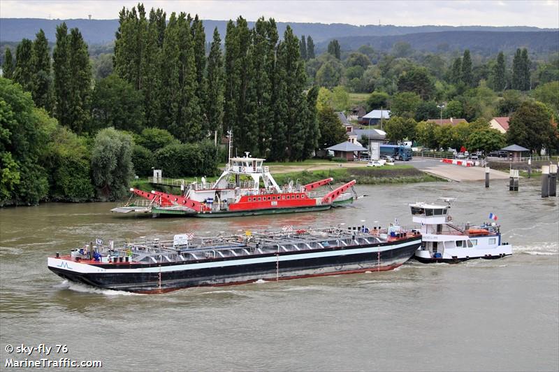 magellan (WIG) - IMO , MMSI 226005390, Call Sign FM5043 under the flag of France