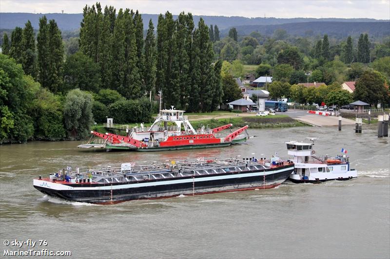 magellan (Tanker) - IMO , MMSI 226005390, Call Sign FM5043 under the flag of France