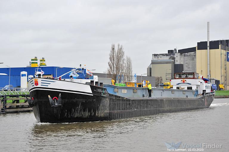 chaperon (Cargo ship) - IMO , MMSI 244620984, Call Sign PG5169 under the flag of Netherlands