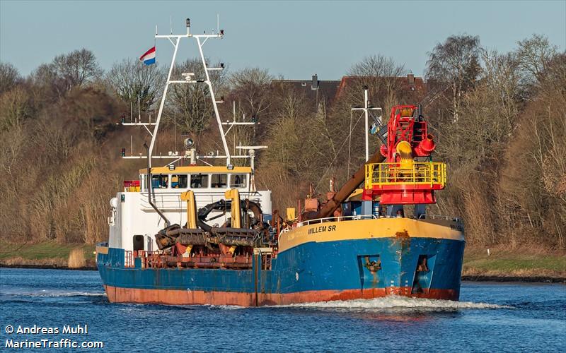 zeezand express (Hopper Dredger) - IMO 8302739, MMSI 246384000, Call Sign PIWR under the flag of Netherlands