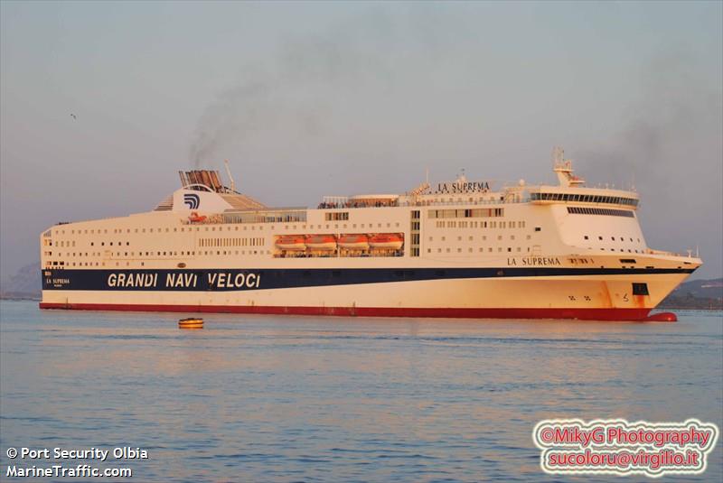 la suprema (Passenger/Ro-Ro Cargo Ship) - IMO 9214288, MMSI 247083700, Call Sign IBIL under the flag of Italy