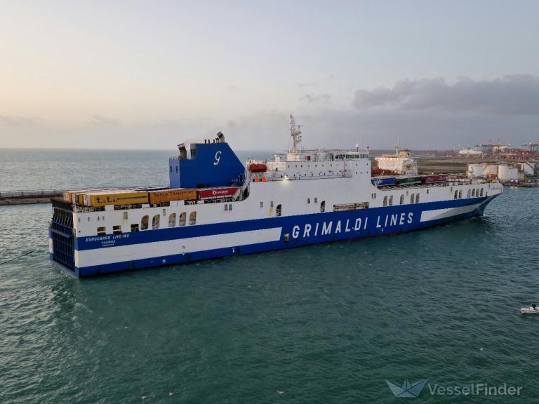 eurocargo livorno (Ro-Ro Cargo Ship) - IMO 9471070, MMSI 247319800, Call Sign ICMS under the flag of Italy